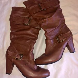 Brown boots with heel size 7.5